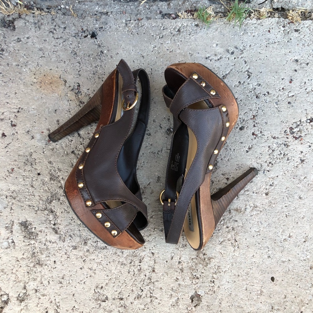Heels - Picture 3 of 5